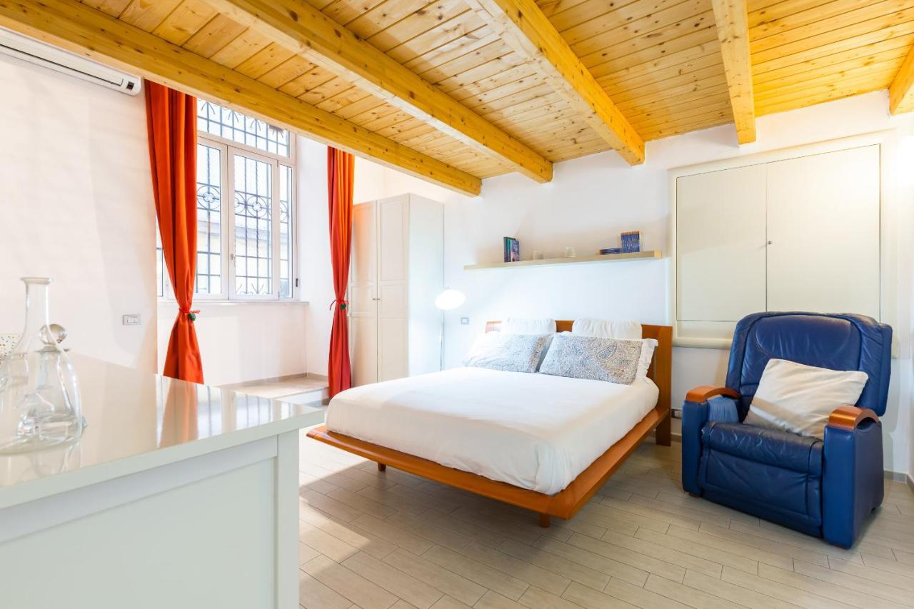 Ma Maison - Family Apartment At The Historical Center Nápoly Kültér fotó
